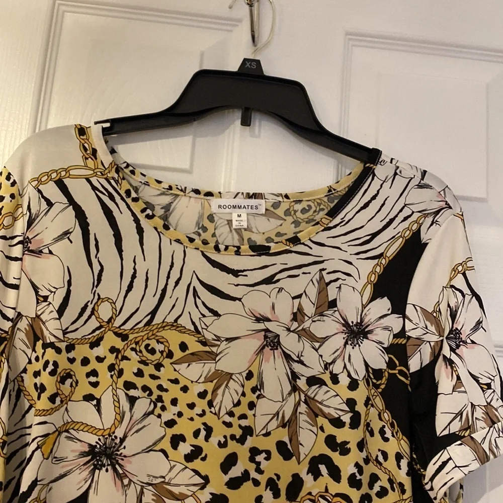 Roommates Dress - Picture 2 of 4
